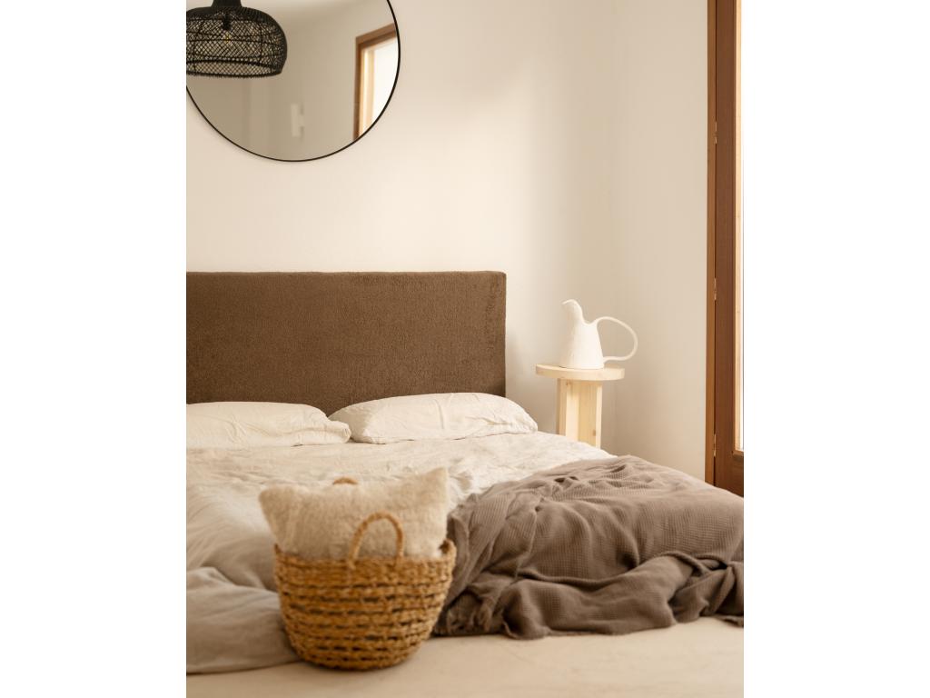 Brown Bed, 135 x 80 cm